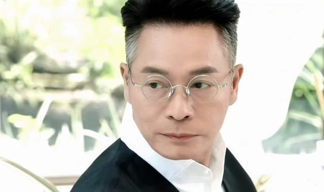 TVB知名男星被曝离巢，资料在官网下架，创办美容品牌传身家超5亿