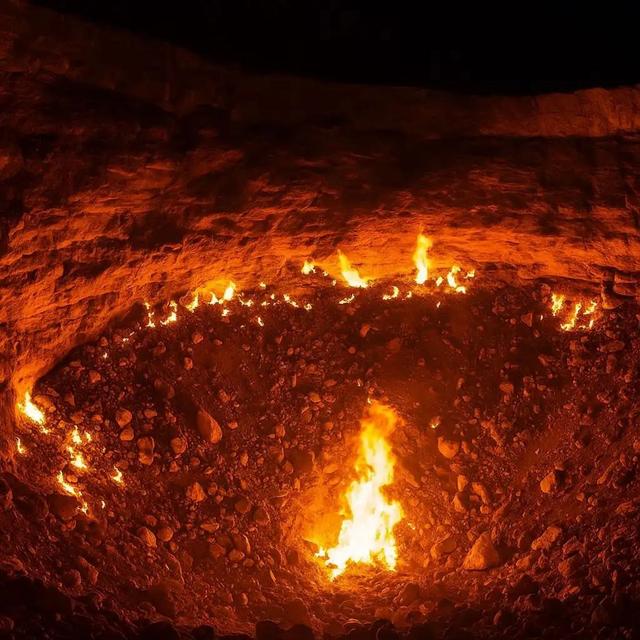 燃烧半世纪的地狱之门，35亿吨油田抵中国7年进口量，却无人敢采