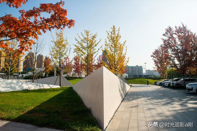 在正太广场，捡一片秋，装下整个城市的温柔！