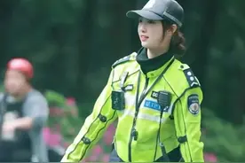 网红杭州西湖交警小姐姐找到了！从警三年，生活照曝光惊艳众人！图片
