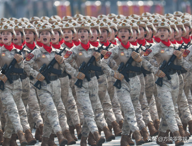 93受阅女兵参加婚礼被骂惨！网友：穿这套衣服去是几个意思？