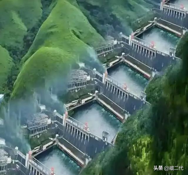 在墨脱吃午餐：一份红烧肉一盘豆腐一听可乐，164元到底贵不贵？