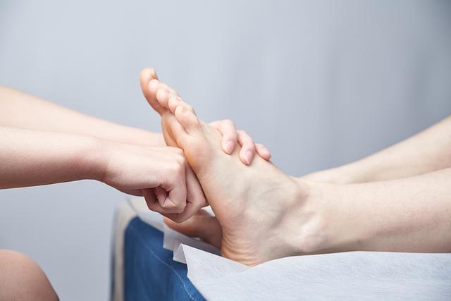 男子婚内出轨足浴店女技师，两年向其转账近49万元