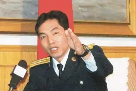 2001年，岳父得知女婿竟和王伟同时驾机执行任务，赶紧通知全家人图片