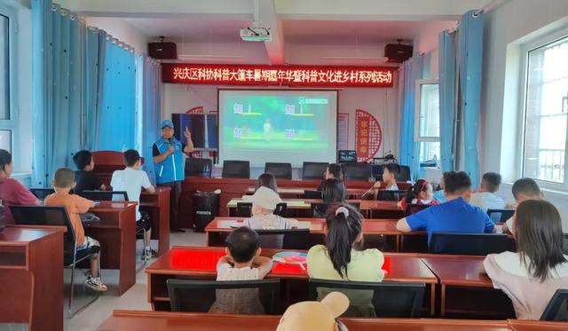 兴庆区“科普大篷车”开进社区乡村 点燃孩子科学梦