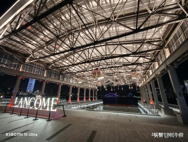 上海GateM西岸梦中心，为开封滨湖商业提供了湖畔松弛感的参考