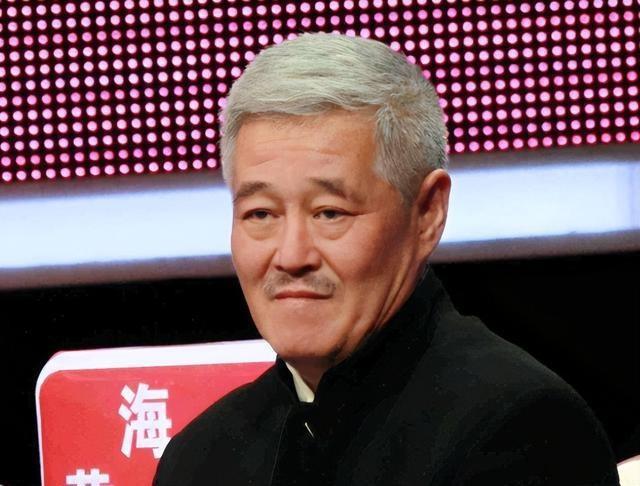 69岁赵本山：每天2包烟，顿顿8两酒，跟生前的杨少华如出一辙