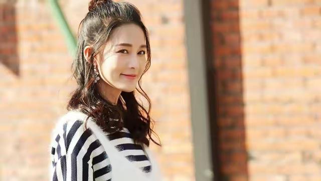 陪玩陪睡只是冰山一角，合同纠纷，陪客旅行	，舔手指，个个都荒唐