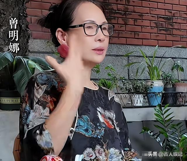 赖昌星妻子曾明娜现状，独居3000平老宅，做饭弄花草活成人生赢家