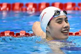 张雨霏陈露颖预赛蝶泳太猛了，这成绩是让对手绝望的节奏吗？图片