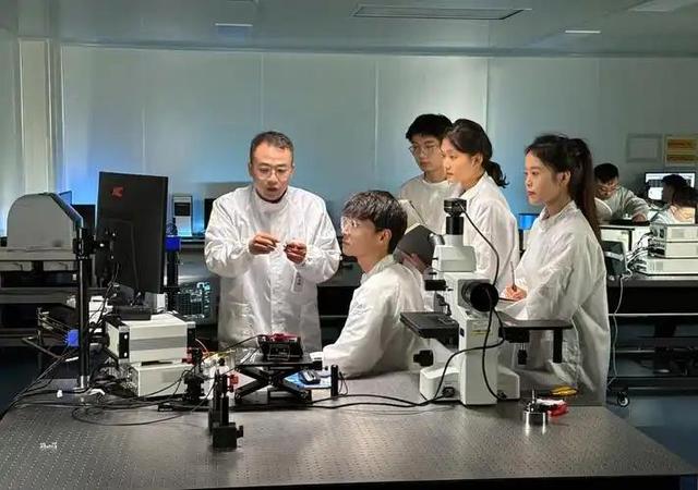 美议员质疑特朗普削减计划，中国头一次明说，要在该领域“领先”