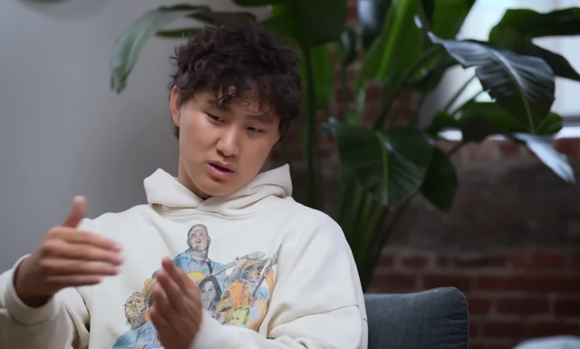 华裔天才少年成百亿富翁，曾献计特朗普，阻止中国AI技术抢跑