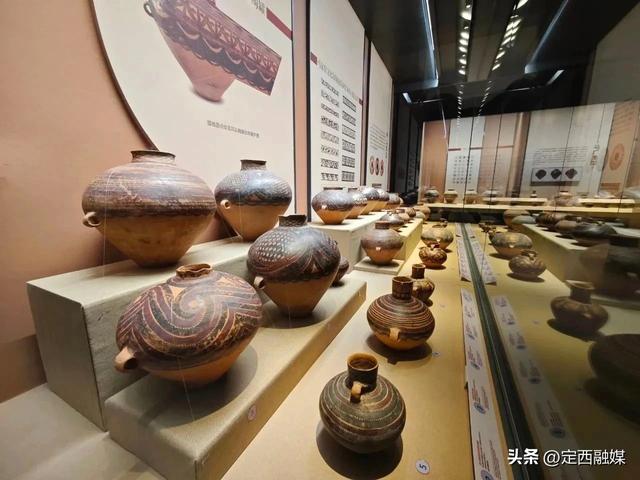 彩陶和光·文明互鉴·融合共享，第八届马家窑文化节将于2025年9月26日开幕。