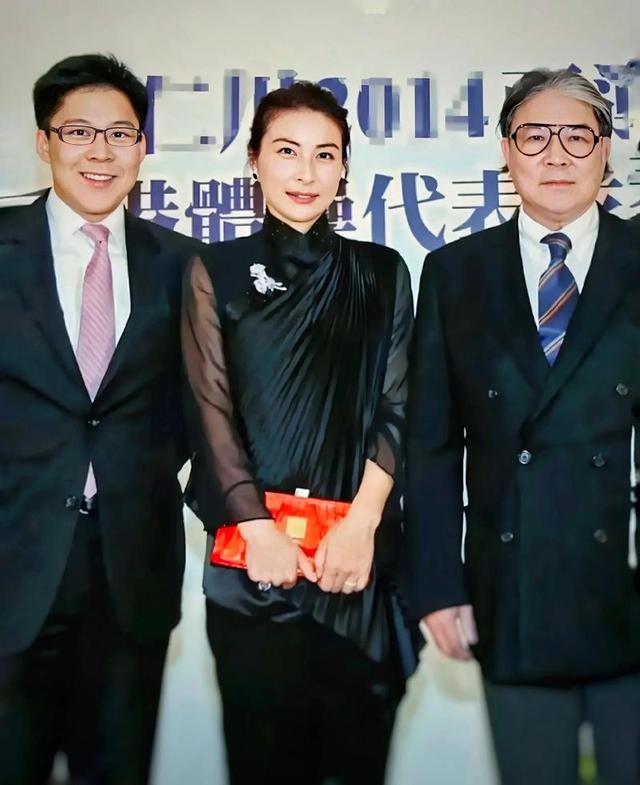 郭晶晶也没想到，79岁公公霍震霆再破天花板，让整个豪门圈沉默了