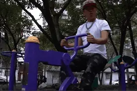 “成都迪士尼”，又一个因无聊而走红的热梗图片