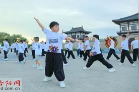 燃！洛阳50余名青少年与全国29个城市街舞爱好者共创全新吉尼斯世界纪录图片