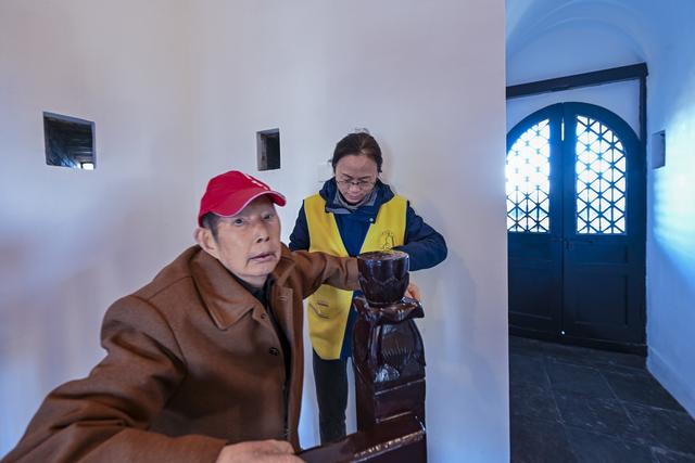 秋爽登文峰 塔下聚宾朋