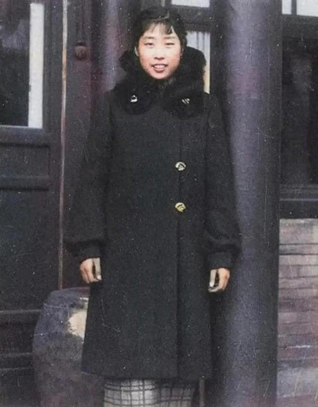 1984年，王光美来到河南和当县长的儿子刘源，留下一张珍贵的合影