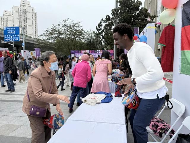 10国留学生当“文化推荐官”！曲阳社区国际文化嘉年华热力启幕