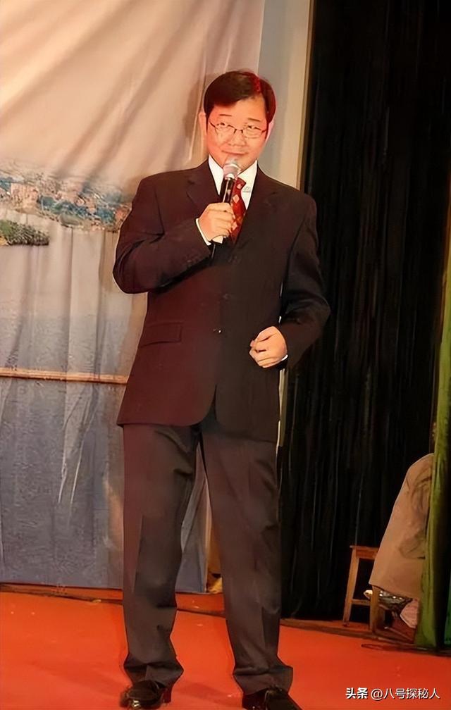 16年前，他把黄家驹念成黄家“狗”，自以为幽默，却意外断送前程
