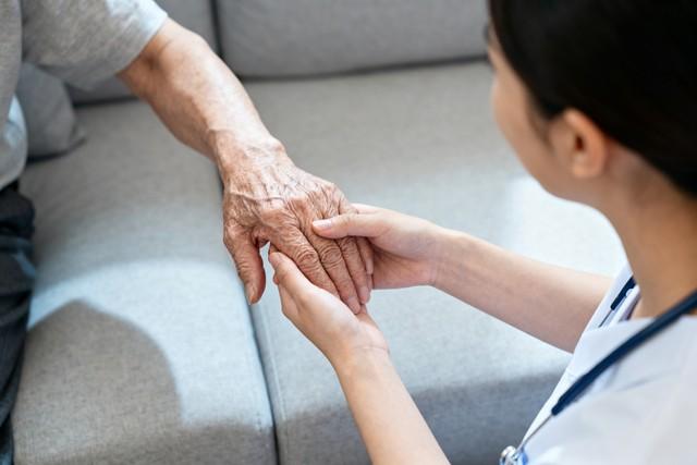 32岁女保姆坦言:做有偿陪床保姆可以，但要满足我3个条件