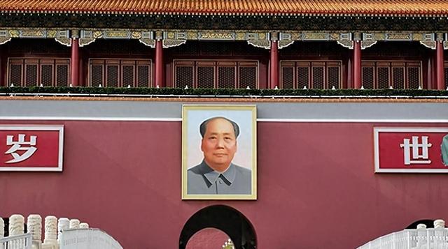 天安门城楼上，先后挂过12个人的画像，除了毛主席外，还有谁？