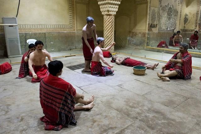 古罗马公共浴场：社交与卫生的双重功能