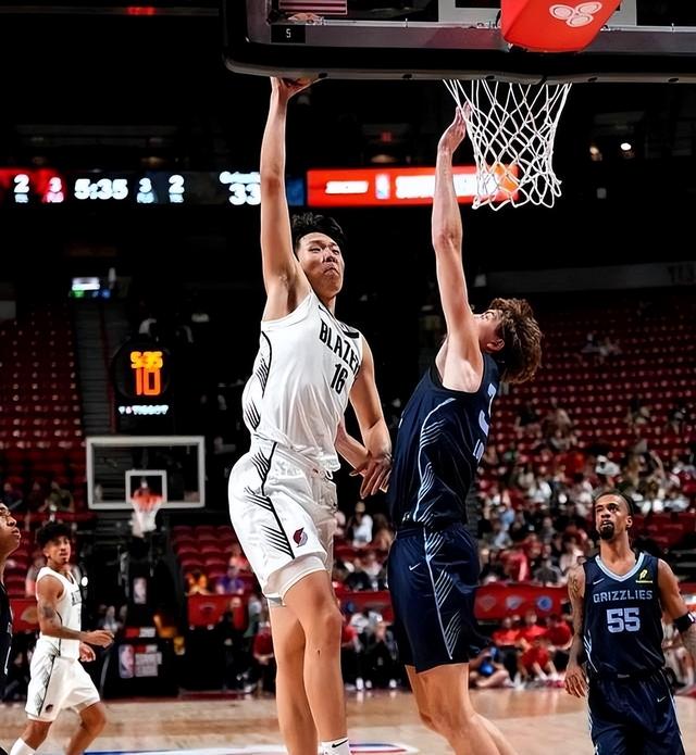 10+10！杨瀚森补扣+暴扣引爆NBA，但担心的事还是发生
