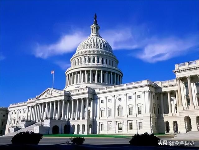 美国经济"软着陆"真能成？泡沫、裁员、降息潮：真相远比想象复杂