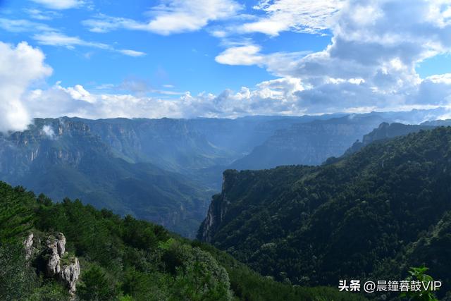 欧亚张家凹的奇峰和云海