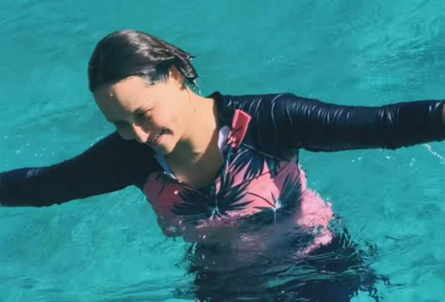 郭晶晶没想到，移居美国惨遭丈夫抛弃的高敏，已走上另一条上坡路