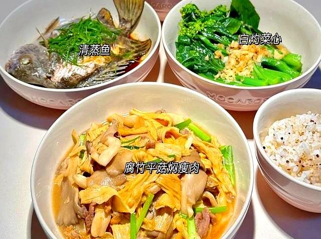 自己做家常菜虽然没有外面饭店的好吃，可是健康卫生吖！