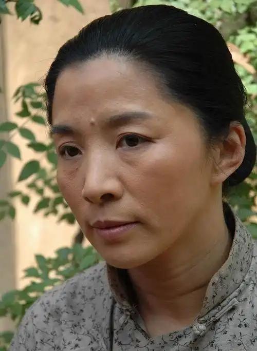 他们居然是夫妻，因戏生情恩爱41年，出演《生万物》终于红了！