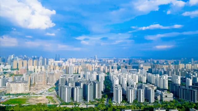 大量美国游客涌入重庆，打着旅游旗号不逛景点不尝火锅，为啥来？