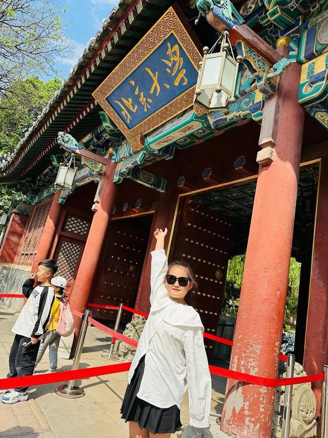 谁先下车谁就输！神奇的北京地铁4号线，一眼放去都是985名校