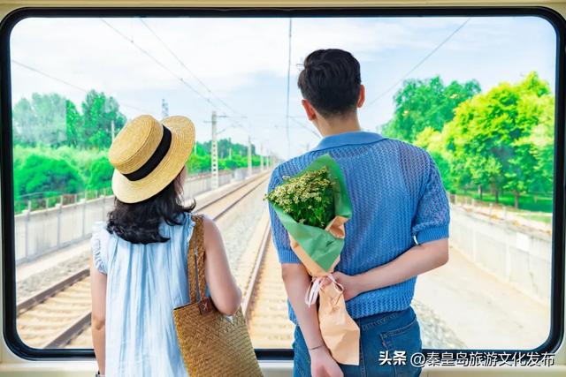 乘坐“星光·燕赵号”全景旅游列车，奔赴秦皇岛山海的浪漫之约！