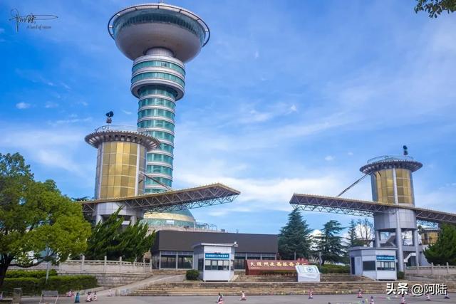 大理雄风塔的造型别致，是个可以360度观景的地标建筑