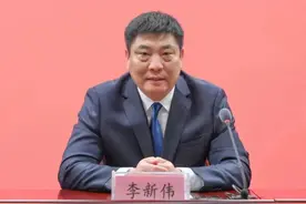 河南省漯河市郾城区委书记李新伟，跨市履新职图片