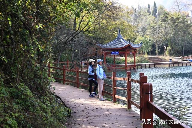 天池「初妆」，素颜静好