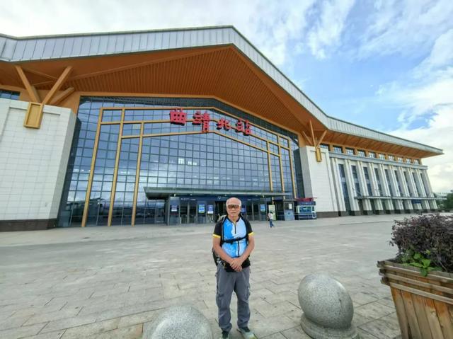 红船对话｜揭秘74岁的他为何能徒步万里长征路