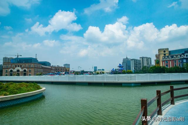 北国未来城周边：邂逅一场蓝天与建筑的视觉盛宴！
