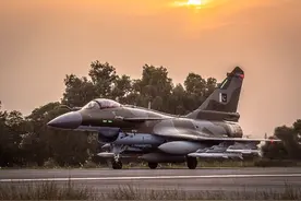 绝望中凌空炸碎，阵风能敌F-22的电子战，却防不住中国PL-15导弹图片