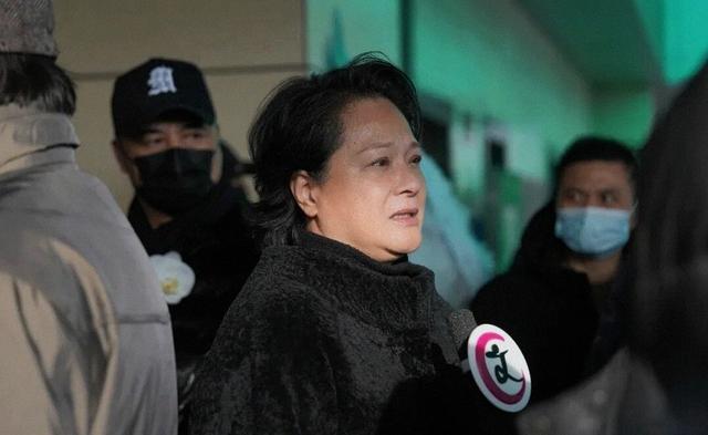 何晴告别仪式临时对外开放，儿子动情追忆：北京初雪为母亲而下