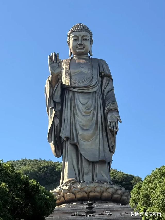 无锡灵山大佛，环山抱水，风景秀丽！