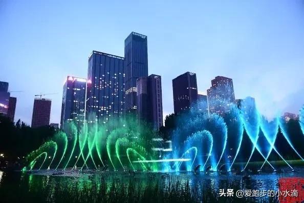 沈阳青年公园音乐喷泉：水幕为琴，流光作谱
