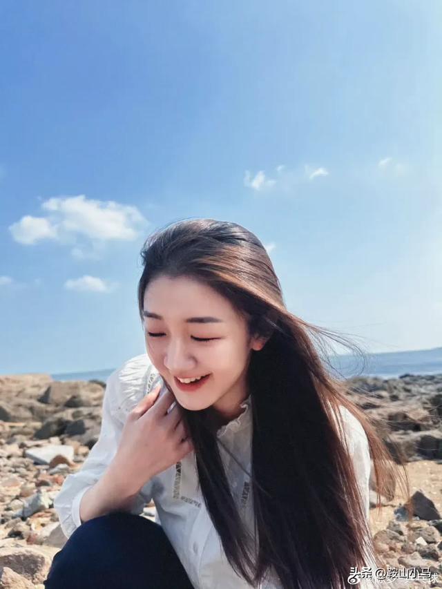 陈梦彻底放开了！穿吊带裙身材丰满，性感优雅很迷人！状态绝了！