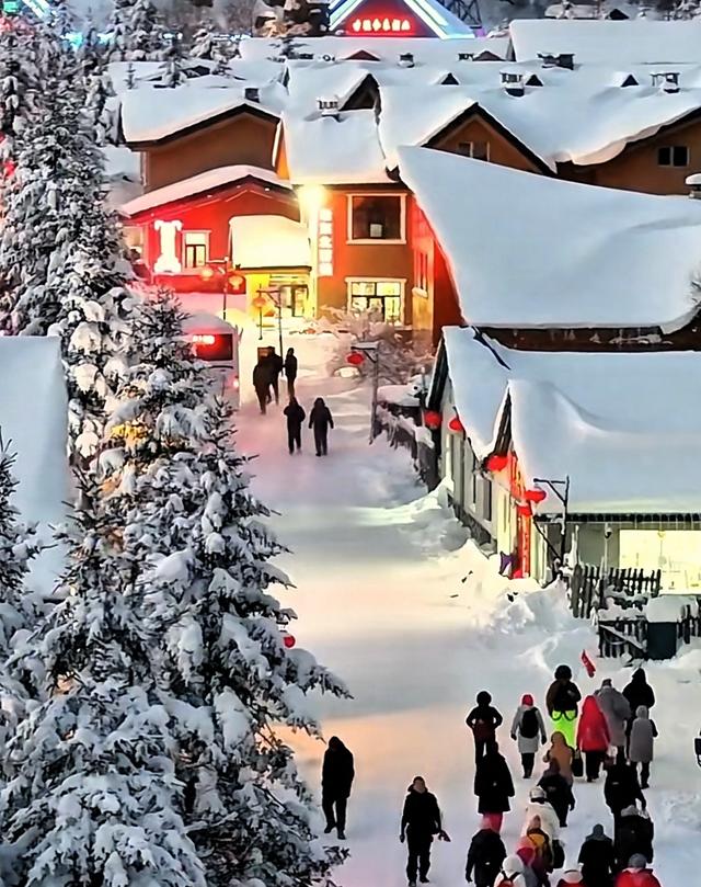 去东北旅游不止穿厚！这3个“冻死人”的误区，90%游客都踩过。