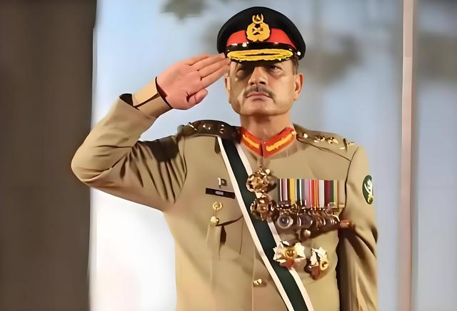 中国两邻居突然开打	，高市机会来了？