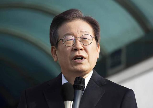 阅兵在即，中方祭扫墓地，派人祭奠韩国前总统，李在明反应很强烈