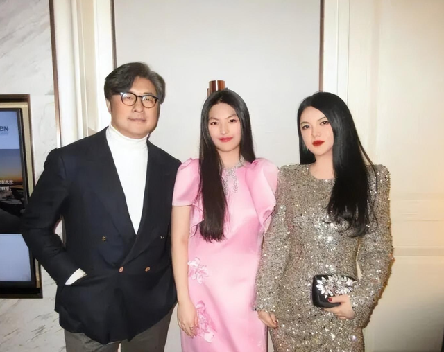 李湘也没想到	，11年前让她怀二胎的人，如今竟成为她的“救赎”